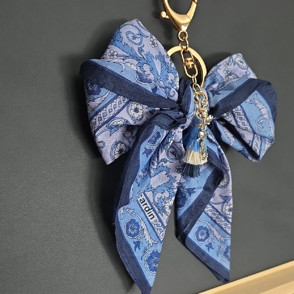 Pierre Cardin Blue Patterned Bow Keychain - Picture 6 of 7